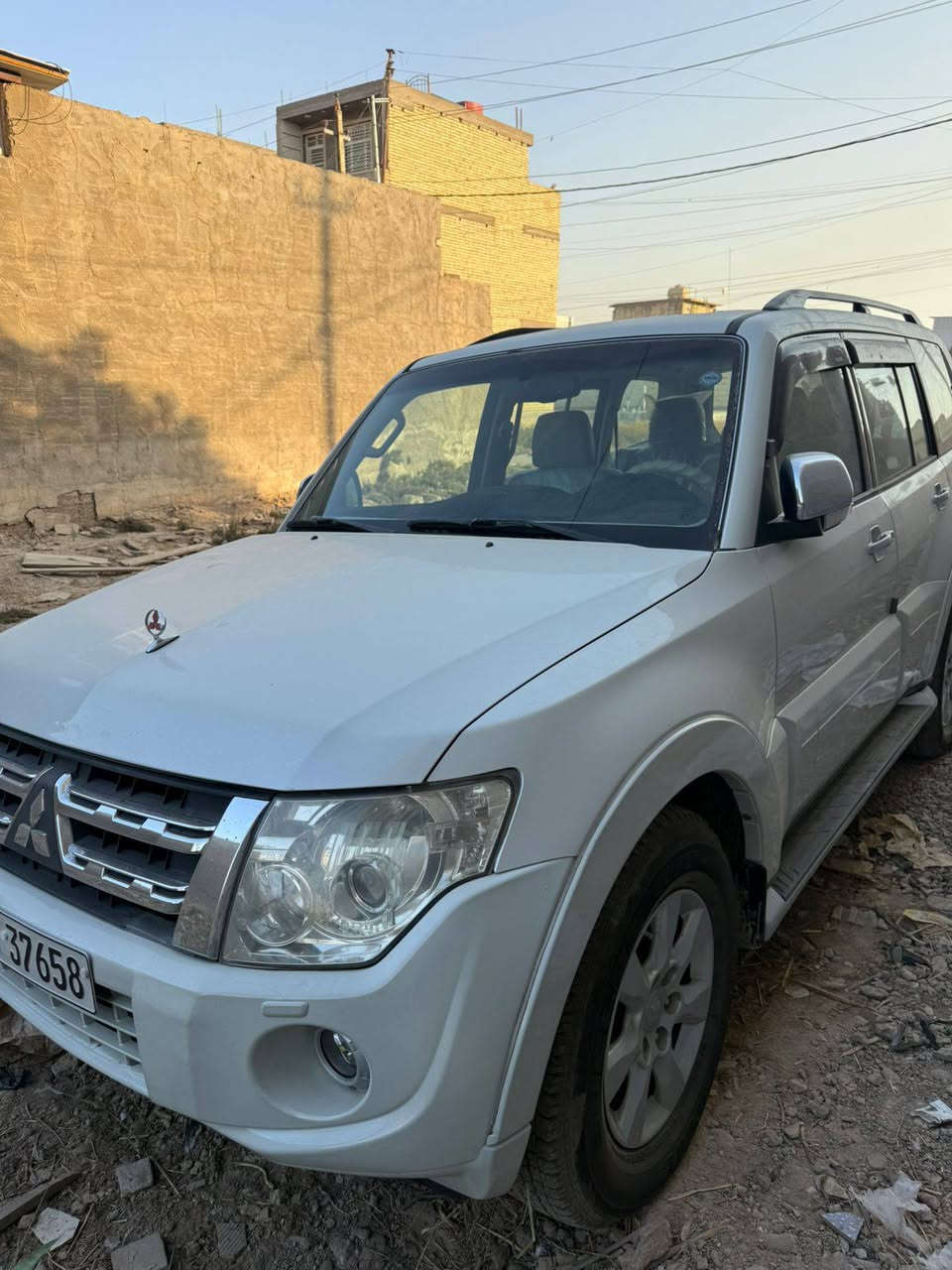 باجيرو موديل 2014 كفاله عامه مكينه وكير بلاديات على وضع الوكاله سبير لوك
تخم تاير برجستون ياباني جديد 
صدر جديد شركه 
ماشيه 142 السياره بسمي شرط تحويل أو وكاله السونار مرفق بالصور بيها بس بارد بالباب الخلفي والباقي كفااااله السعر 188$ وبيها مجال حق الجيه
مكاني الشعب الثعالبه  
للاستفسار : ***********
