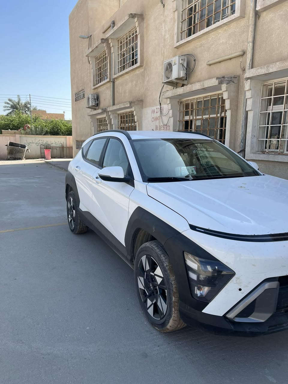 كونة موديل ٢٤ مرقم بغداد حادث موضح بالصور ماشية ٢٥ الف ميل داخل ابيض للاستفسار 
*********** او *********** سعرها ١٨٠ قابل للتفاوض
