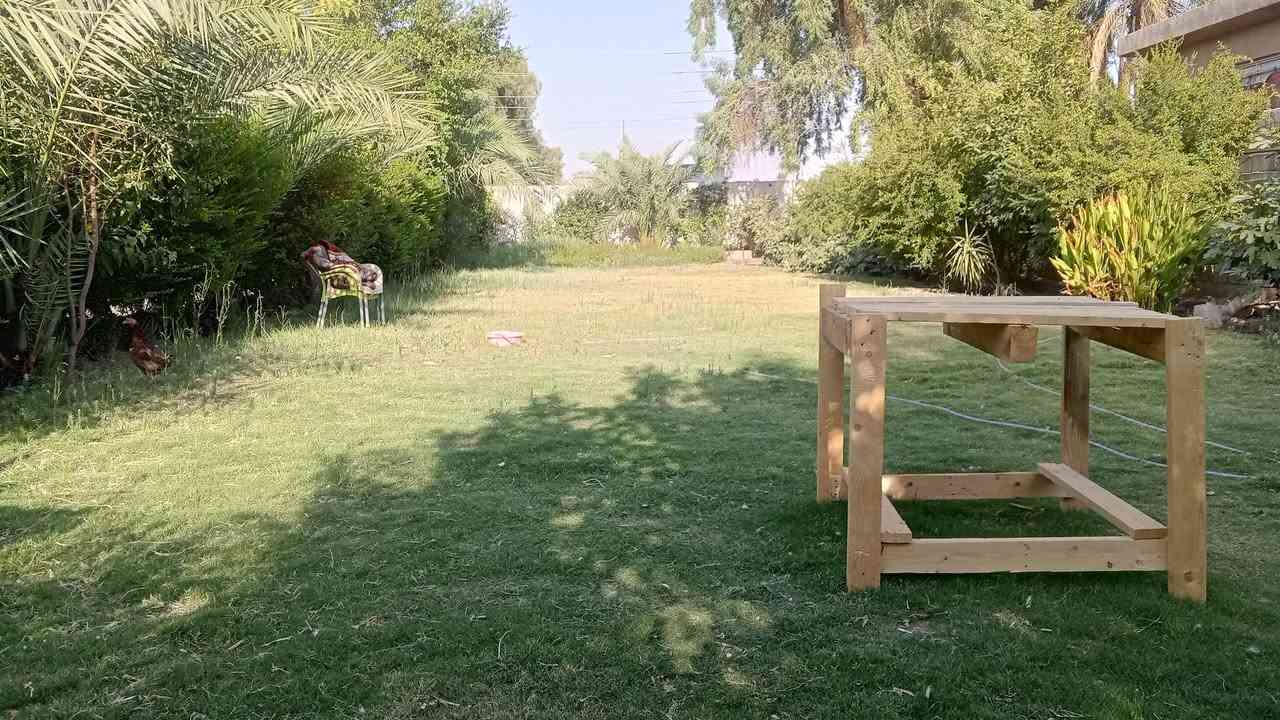 السلام عليكم عندي نصف دونم للبيع المكان الأوسمة قرب البنزين خانه للاستفسار الاتصال على الرقم ***********
