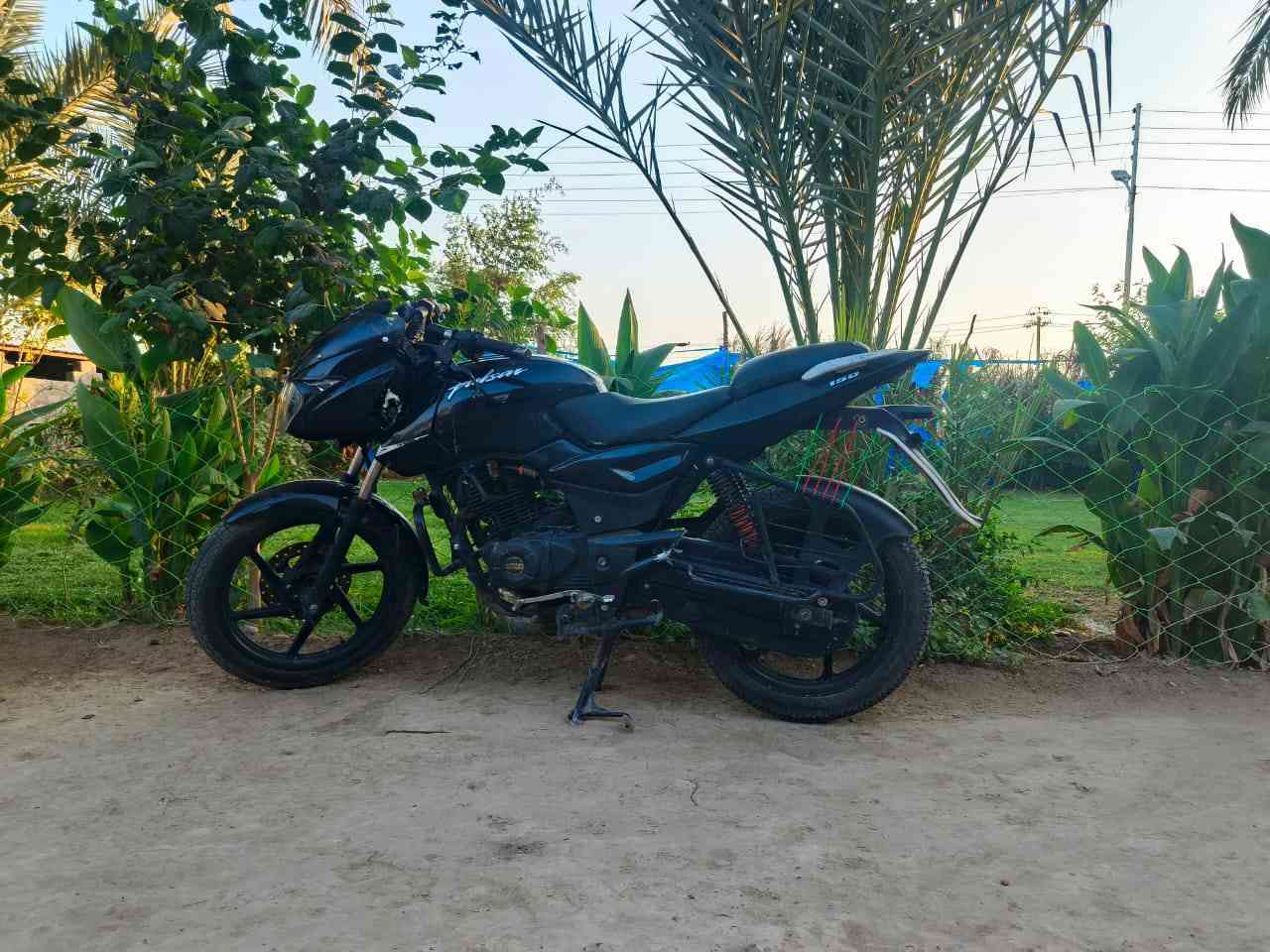 سلام عليكم دراج بولسر 150cc دراجه نضيفه واضحه كدامك بل صوره رقم ***********بي واتساب  سكن الأنبار قضاء كرمه ناحيت سور
