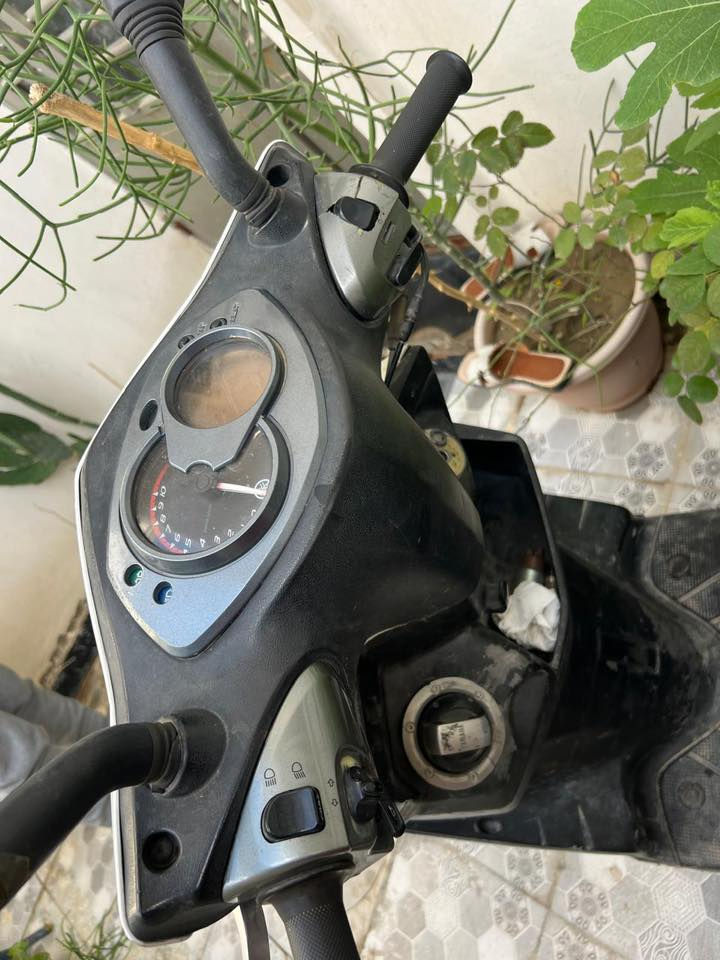 السلام عليكم سكنس فحل ياباني خطين نوزل  مكينه مفتوحه تجفيت درجه اوله بيها مشكله تشتغل او تمشي بيها شلعه فول بس من تشيل ايدك من السكليتر تطفه ماعرف شبيها عارضها البيع بسعر جدن مناسب مكاني بغداد سعر 450الف  رقم الهاتف ***********غير متواجد ع فيسبوك
