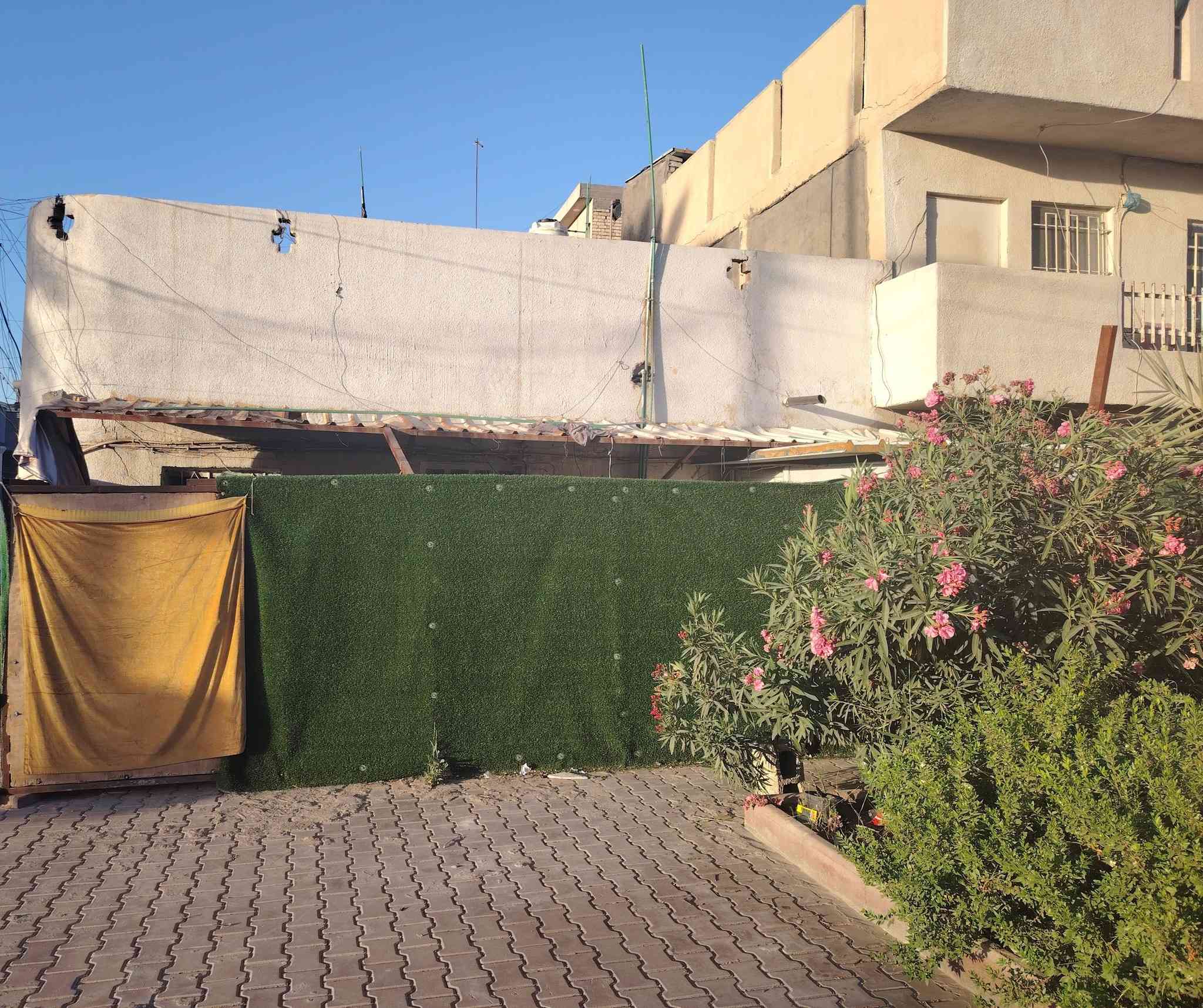 إيجار /
السلام عليكم
نصف قطعة أمامية ركن للإيجار.
المكان / الشعلة قطاع الرابع شارع الناحية مقابل
 أسواق ما شاء الله .
للاستفسار الاتصال على الرقم
***********
