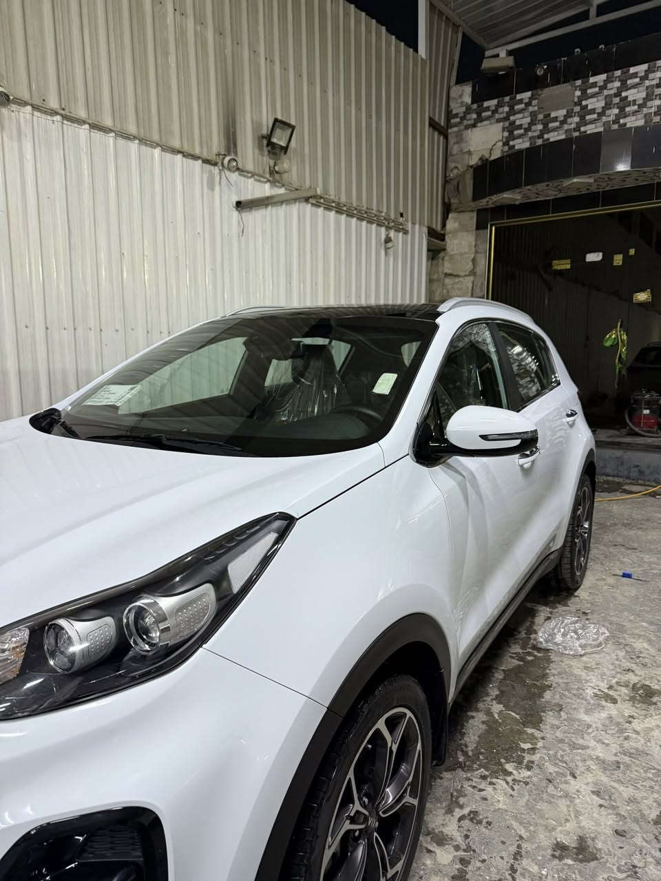 اسلام عليكم كيا سبورتج موديل ٢٠٢٠ اخت الزيرو ماشيه ٢١ الف حقيقي سياره مكفوله كفاله عامه من كلشي جيتي لاين مواصفاته معروفه فول واحد عله واحد بنرامه جلد كراسي كهرباء جنطه كهرباء بصمه شفتات كير سايد ابريك دكمه حساس امامي حساس خلفي امرايت كهرباء وبعد اهويه موصفات بيه مكان السيارة بغداد 
سعره ٢٣٠ وبيه مجال بسيط ***********
