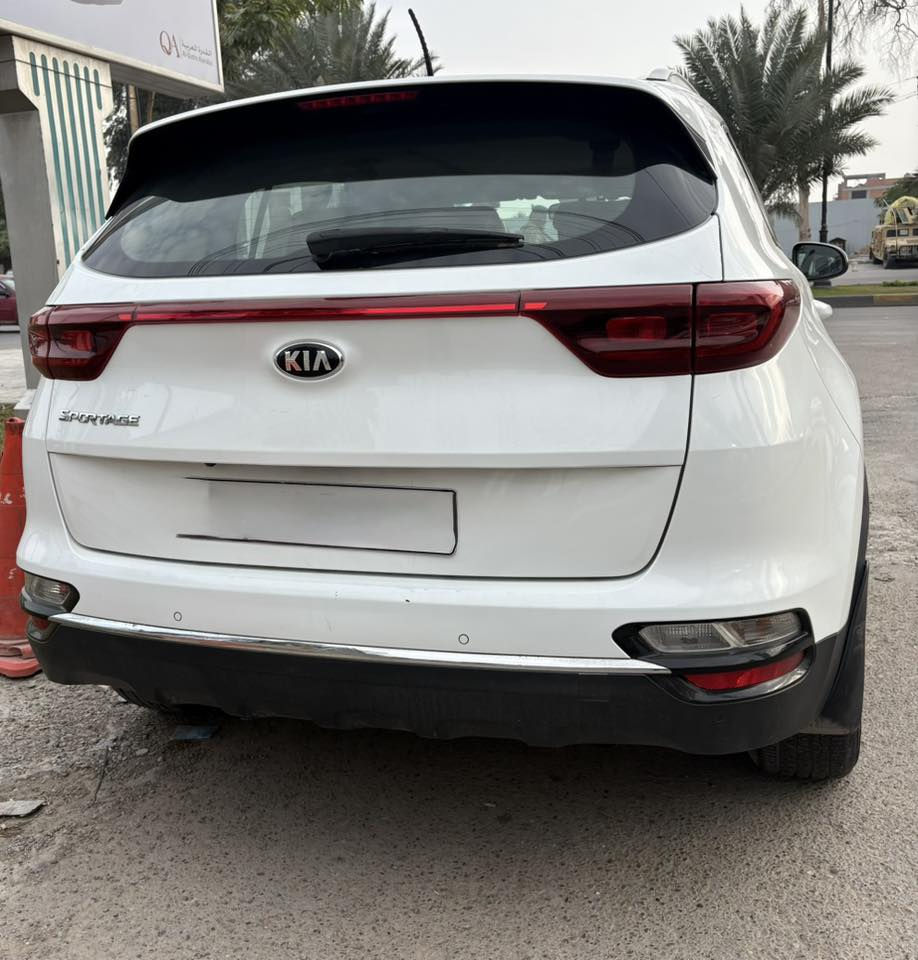 كيا سبورتج للبيع بانوراما شاشه كاميرا حساسات خلفيه كشنات جلد  والمواصفات المعروفه ماشيه 79 الف كيلو متر بيها صبغ جاملغ بدون ايرباك سعر 195 ورقه وبيها مجال للاتصال ***********
