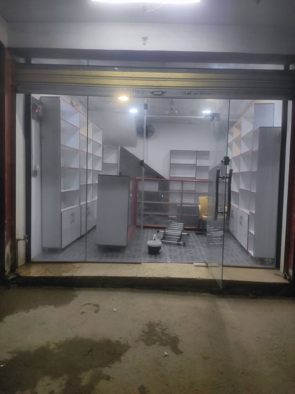 السلام عليكم ورحمه الله وبركاته 
يتوفر فاترينات مع ميوزة للبيع تفصال جديد درجة أولى أستعمال شهرين فقط لاغير ......... للأستفسار الأتصال على الرقم التالي ***********
***********
