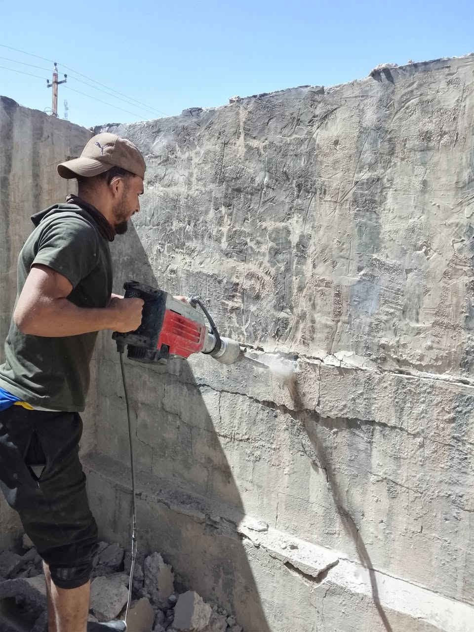 سلام عليكم  / يوجد كادر عمل جاهز/ تصعيد مواد/ تنضيف بيوت/ تفليش/ تكشيط/ تنضيف حدائق/ دفن نهري  / شقلنه ليل ونهار   /ومعداتنه جاهز/ ماعليك بس تصال على رقم  /     *********** /
