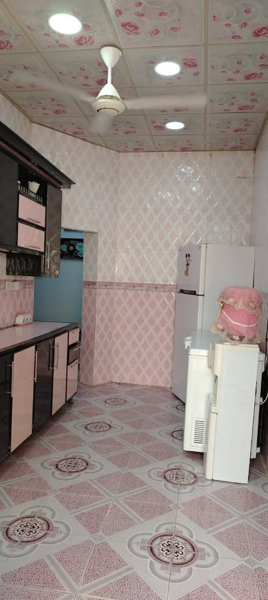 🏡 للبيع – مشتمل مميز في حي الإفراز
فرصة سكنية واستثمارية مميزة في موقع هادئ وقريب من الخدمات الأساسية.
📍 الموقع: حي الإفراز – قرب المدرسة
📐 المساحة: 125 م²
🛣️ الشارع: 15 متر
⬆️ العقار مرتفع عن مستوى الشارع
🔹 شكل العقار: حرف (T)
💰 السعر: مناسب للشاري الجاد
للاستفسار والمعاينة: 📍 مكتب الصفاء للعقار – حي الإفراز قرب جامع القريشي
📞 ***********
عندك عقار للبيع؟ نحن مستعدون للترويج والتسويق بأفضل الطرق للوصول إلى المشتري المناسب.
