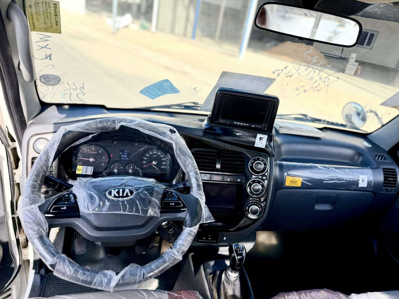 سلام عليكم للبيع فحل مسكر 2017  كوري رقم بغداد كفاله عامه ماشي 63 حقيقي فول اصلي 5 دكم بعده على وضع شركه  مكان سياره بغداد ***********
