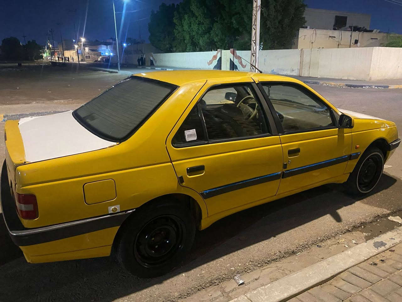 من رخصة الادمي بيجو 405مديل 16 رقم بصره السنويه مخلصه صالها سنتين والمكينه خيط تبخير السعر 35 رقم النقال ***********
