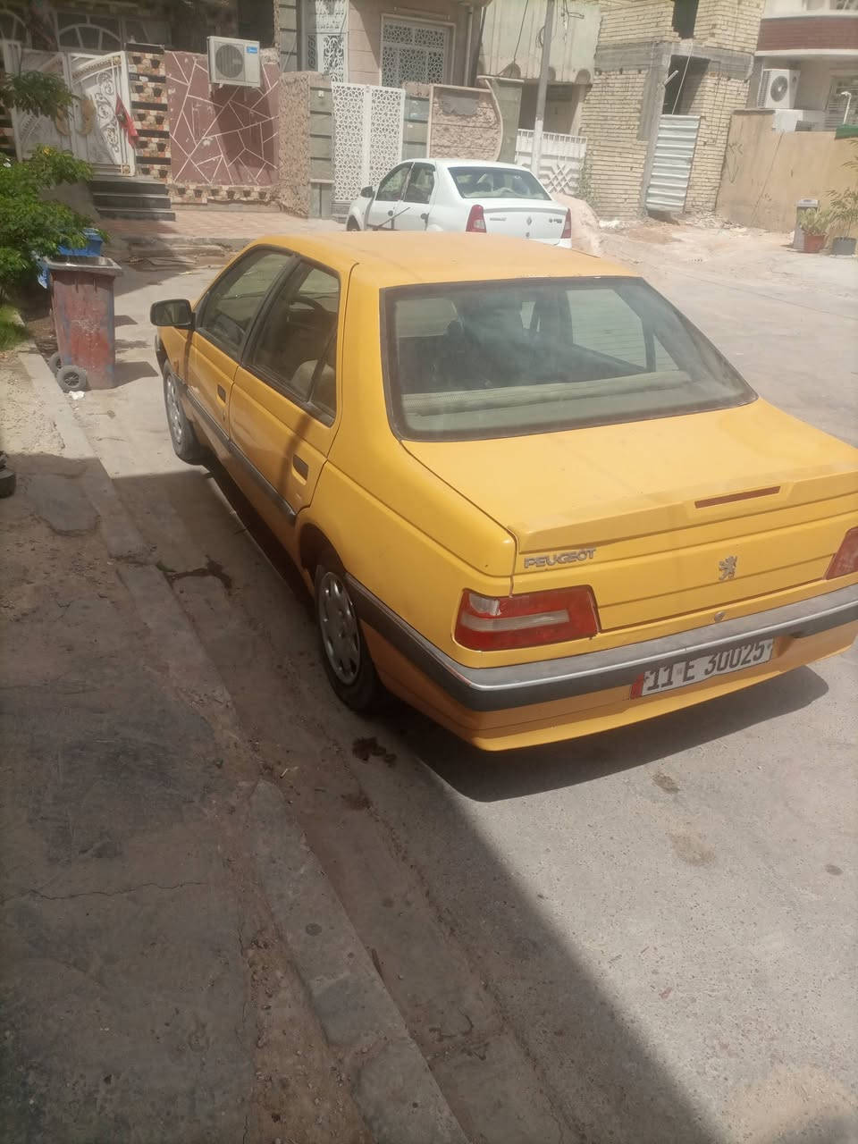 سلام عليكم بيجو لميس موديل 20016 مكفولة بيه بس صبغ ب الباب خلفي وبيه كازكيت عنوان الكاظمية ب 40 وبيه مجال ***********
