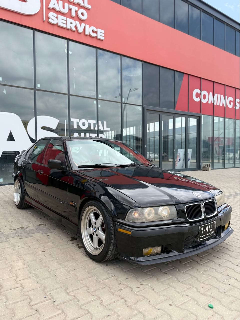 bmw 320i 
مەکینە ٢٠ کەپس دیجیتال
گێڕ عادی
ئاڕمی پلاستیک دهۆک بەشەرتی غەرامە 
کەرەبایات کامل مەزبوت 
تەبرید سارد و گەرم مەزبوت
٤ تایەو ویلی لۆک 
کامل پارچەی  M power
دەعامی و دۆسە و باڵی سپۆڕتی لەسەرە 
0770 157 7767 السليمانية, العراق
