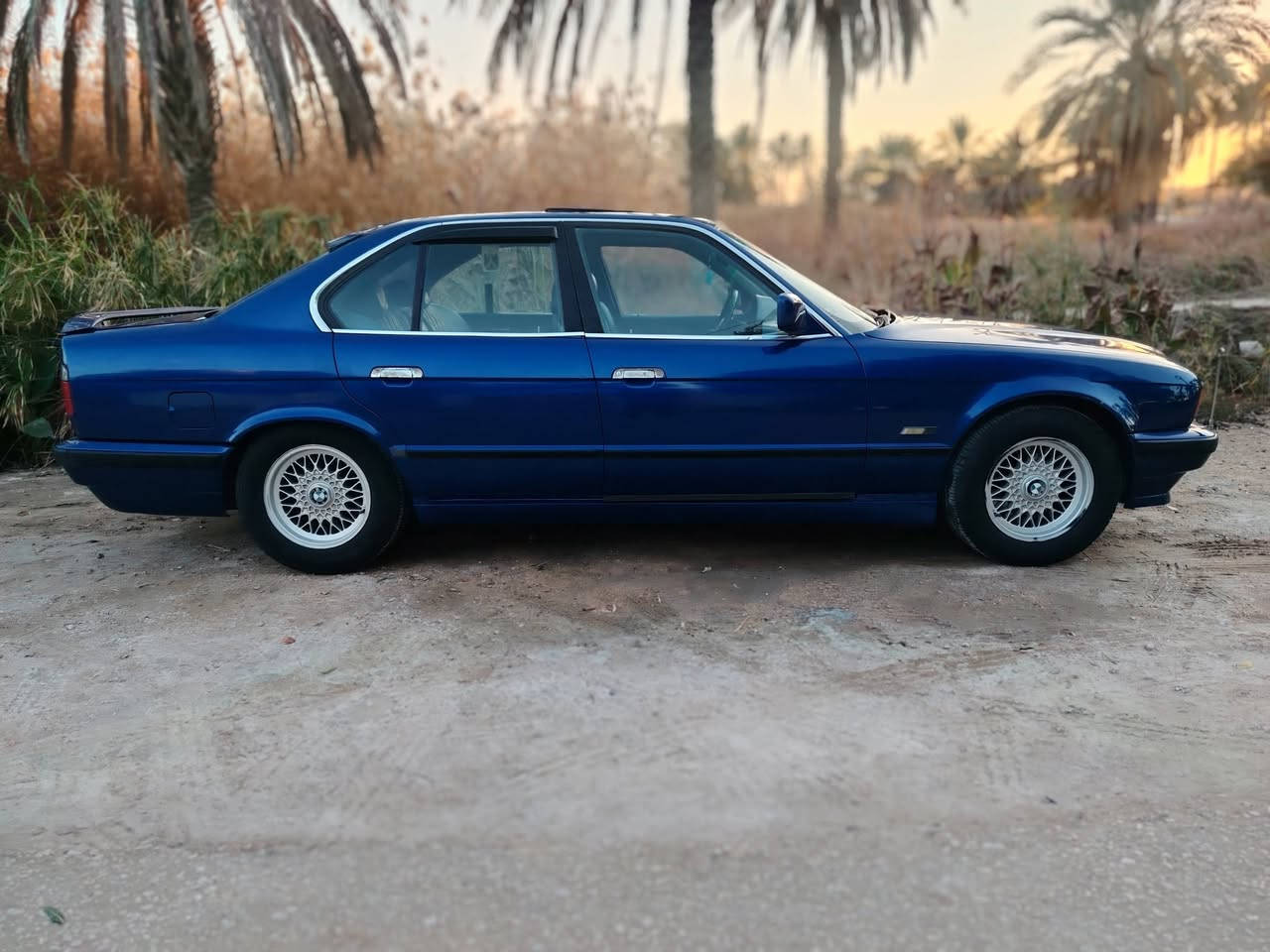 بي ام دبليو 540 V8
رقم واسط انكليزي جديد
 هزه جديده لغاية 2027
السياره بأسمي ماناقصها شي
السعر 55$ وبيها مجال 
*********** تلفون +واتس
