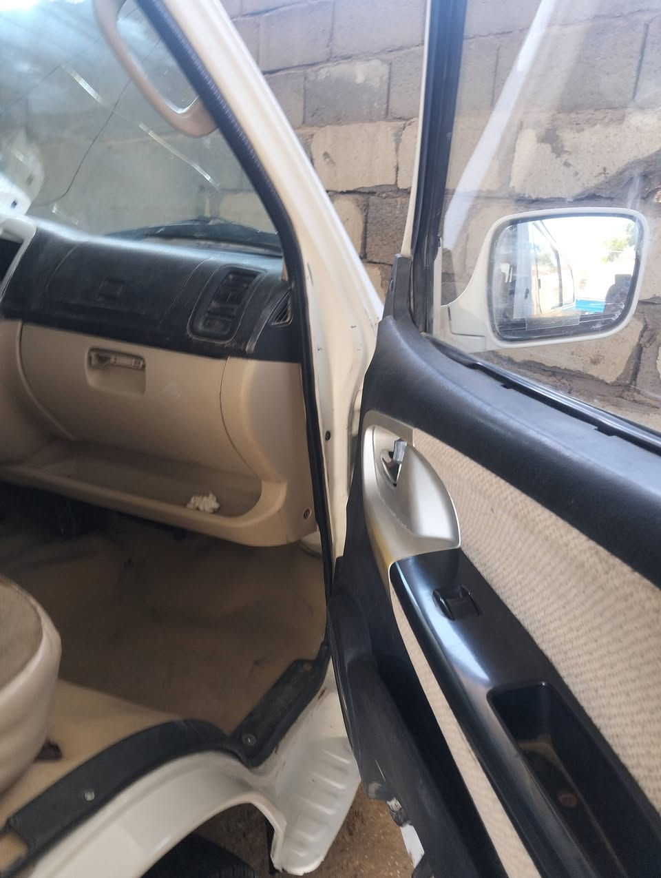 جنبي البيع سيارة مكفولة كفالة عامة السعر خاص***********
