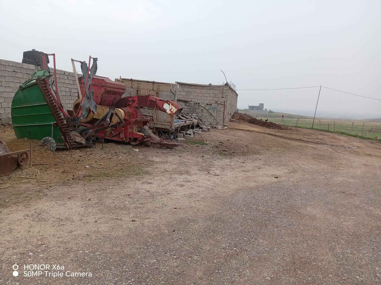 يوجد مقطورة وگراضة وحاصودة وعربانتين للبيع الاستفسار اتصل على هاذا الرقم  ***********
