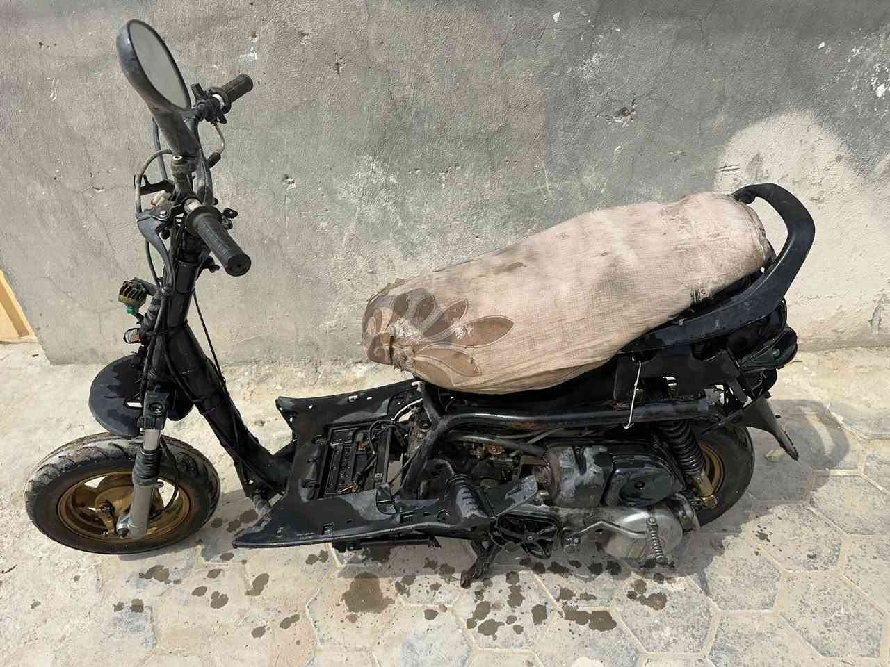 سلام عليكم فراشه للبيع متروكه من زمان بس شغاله قيم واخذ... ***********
