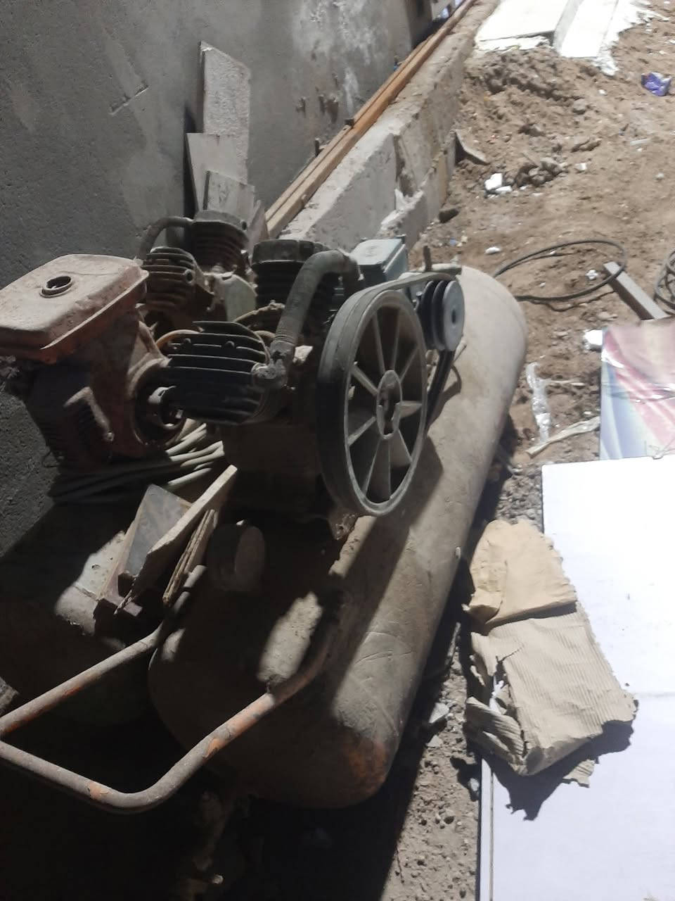 كمريسارات عدد اثنين واحد بانزين واحد كهرباء ثري فيز للبيع اتصال ع رقم ***********
