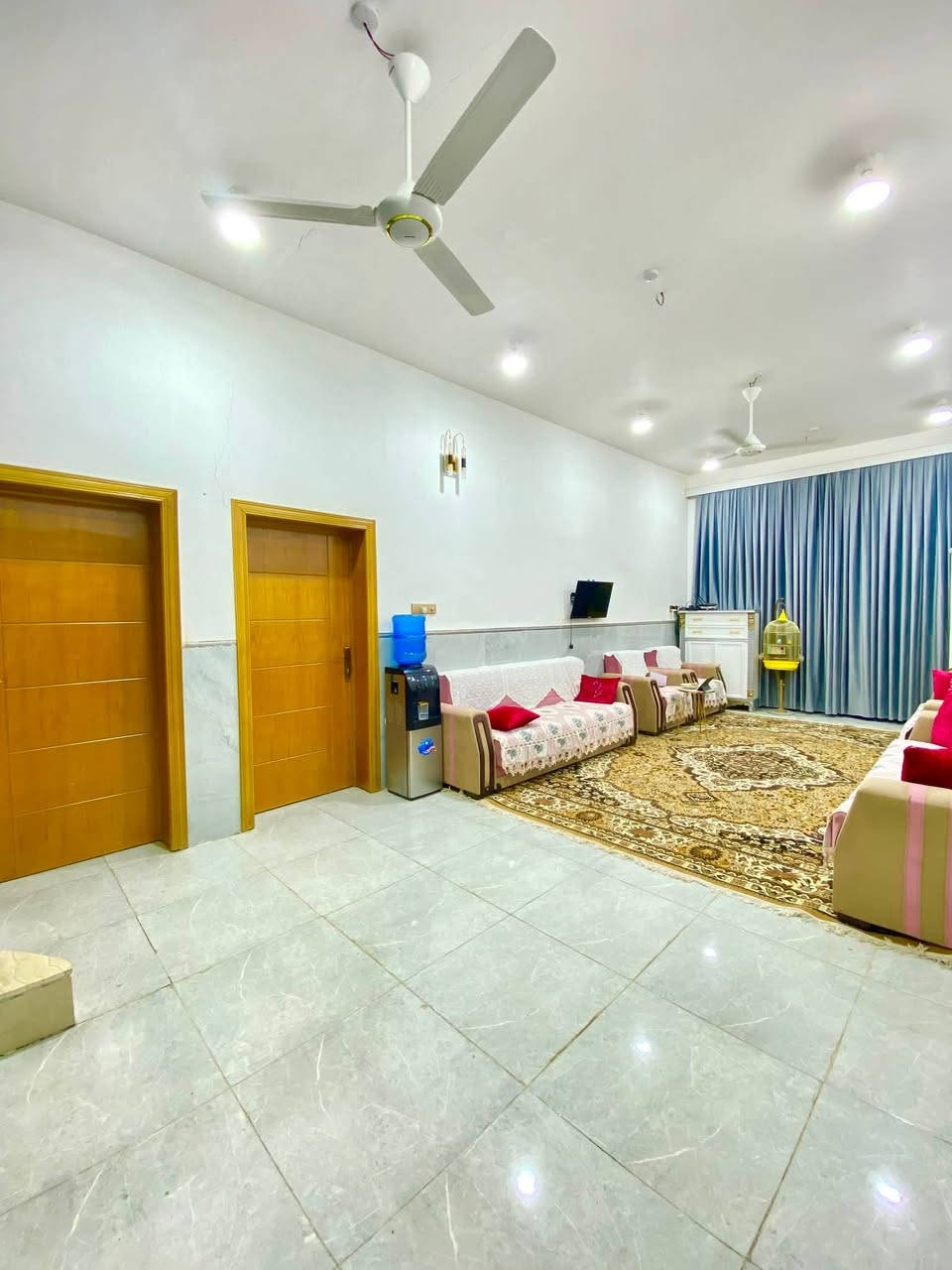 #إعلان_رقم (261)

دار للبيع منطقة الحشد قرب مجمع البيرق ال 36
━━━━━━━━━━━━━━━

🏠 #مواصفات الدار :

◾ المساحة : _ 240 _ متر _ طابق و نصف 

◾ الدور الأرضي يحتوي على _ غرفتين + صالة + استقبال + مطبخ + مجمع صحي داخلي و خارجي 

◾ الدور الاول يحتوي  على غرفة واحدة 
 

◾ موقع هادئ ومناسب للسكن العائلي

━━━━━━━━━━━━━━━
السعر _ 200 _ مليون 
━━━━━━━━━━━━━━━

📞 #للحجز والاستفسار:
مراسلة الصفحة أو الاتصال مباشرة 👇

╭──────────────╮
📞 ***********
👤 سيد ولاء
╰──────────────╯

╭──────────────╮
📞 ***********
👤 أبو حسين
╰──────────────╯

📍 #العراق | السماوة
حي العسكري — قرب جامع الإمام علي (ع)

━━━━━━━━━━━━━━━
🏢 #الخارطة_للاستثمار_العقاري
🔑 بيع • شراء • استثمار • خدمات عقارية
━━━━━━━━━━━━━━━
