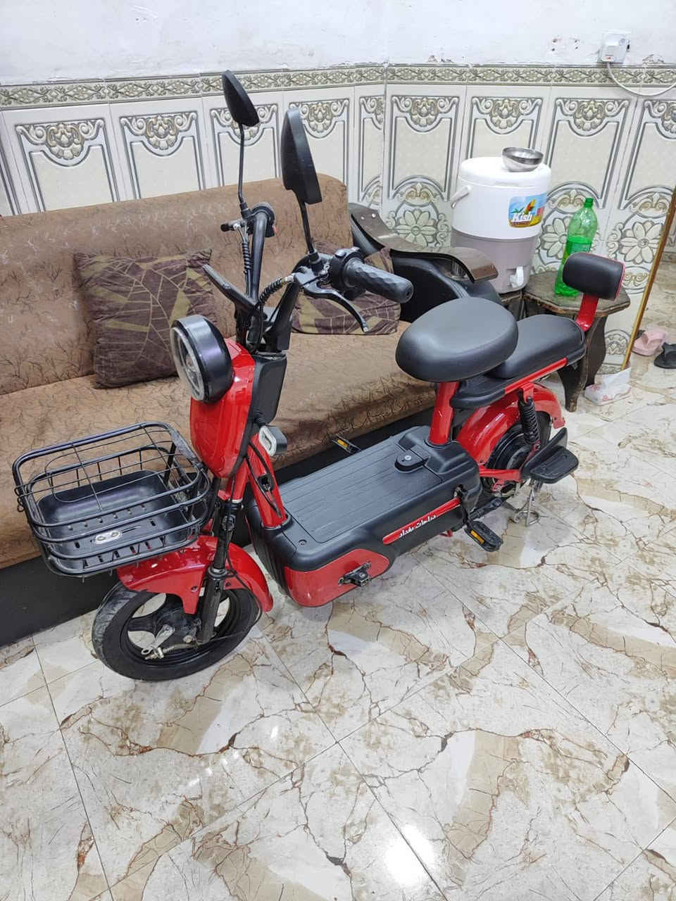 سلام عليكم دراجه شحن للبيع تمشي بس يحتاجلها بطاريات السعر 200 الف المكان بغداد حي الخضراء ***********
