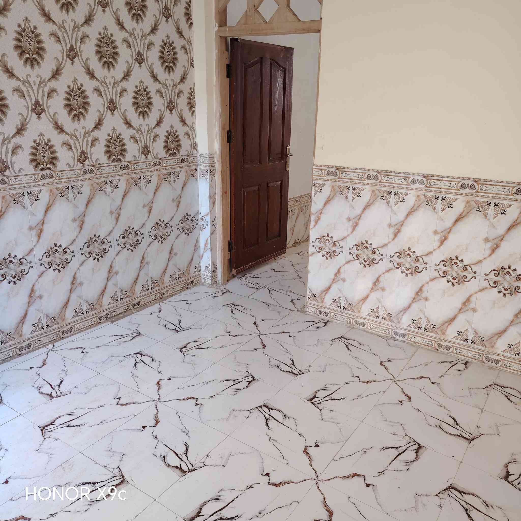 سلام عليكم بيت ١٠٠ متر الفتاحيه شارع المركز الفرع الثاني للبيع غرفه وصاله ومطبخ وصحيات وكراج  السعر ٧٥ وبي مجال
***********
