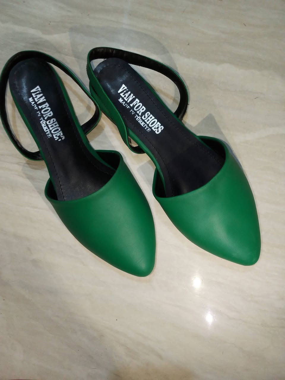 ✨عرض العيد المميز ✨
الحذاء جلد 
 موديل مول (مفتوح من الخلف).
سعر القطعة 10 وتوصيل 5
سعر القطعتين 20 وتوصيل مجاني 
متوفر توصيل الجميع المحافظات


**إذا كنت صاحب هذا الإعلان وتريد حذفه لأي سبب، رجاءا أرسل رسالة إلى الدعم الفني**