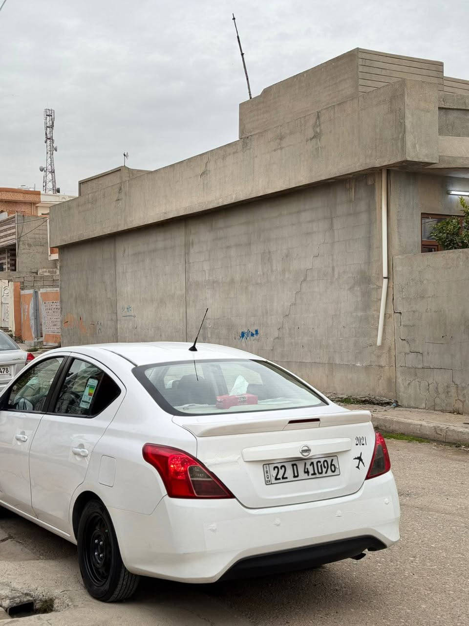 نیسان لاکشمیبای 2021 سەیارەکە دوو قۆپی بچووکی هەیە لەگەڵ جەمپەکی خەفیفی پشتەوە سەیارەکە یەک دەستە بەناوی خۆمە سعر:105$ رەقەم تەلەفۆن:***********
