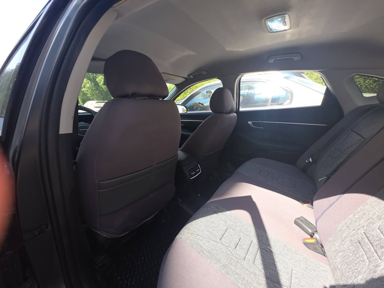 سوناتا غاز ٢٤ جاملغ وباب مبدل ماشية ٤٨ الف مكان بغداد  مرقمة وتحويل ثاني يوم السعر ١٨٠
رقم ***********
