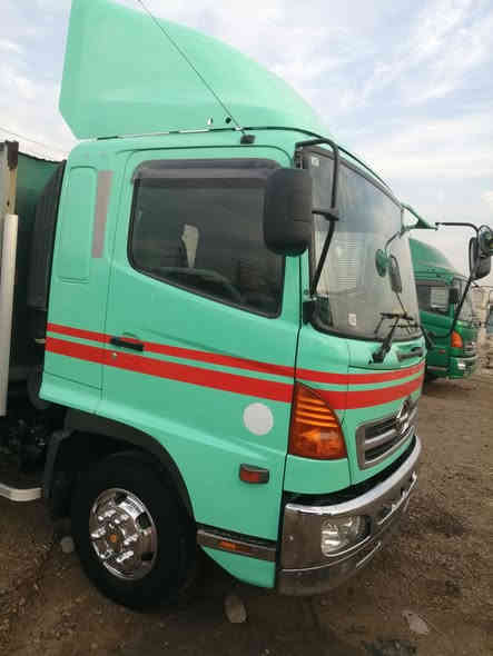 سلام عليكم هينو شيطان للبيع موديل 23 دخول جديد مكينه 80 سوبر طول سبعه وربع شاصي عريض محسن عنوان واسط الصويرة ***********
