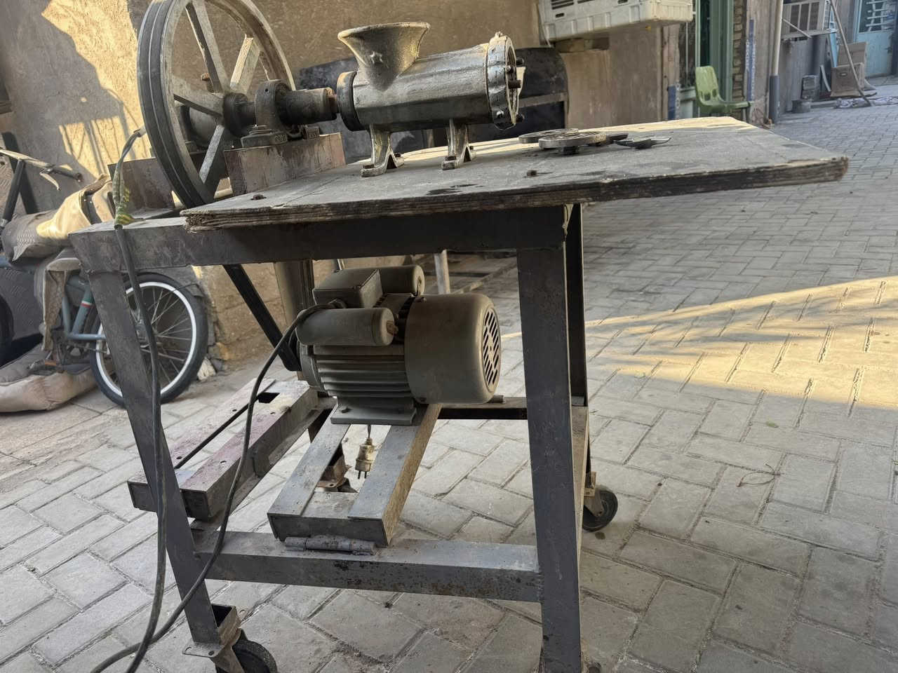 سلام عليكم مثرامه للبيع شغاله فول مكاني بغداد سعرها 200 وبيها مجال رقم ***********
