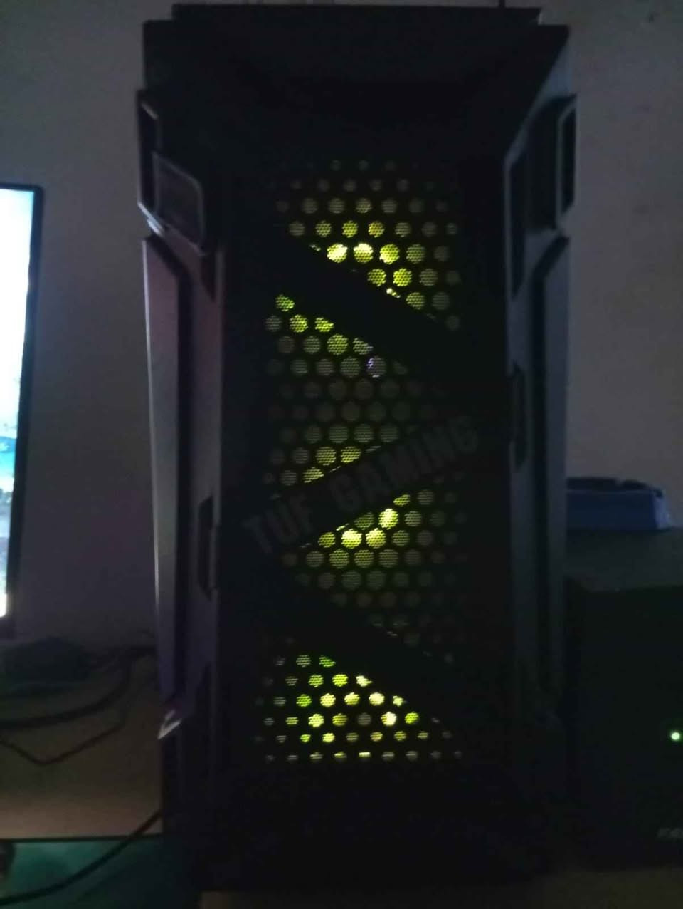 السلام عليكم تجميعة كاملة معة شاشة للبيع السعر 1مليون وبيهة مجال بصيط مكاني بغداد الحرية ***********
المواصفات
i5 10400جيل العاشر
كارت الشاشة gtx1660سوبر
هارد 1تيرة ssd
رامات ارجيبي 2×8  16 كيكة
مع شاشة من سامسونك ٧٠هيرتز
و يو بي اس 
وباقي الملحقات سمعات وماوس كاملة بغداد, العراق
