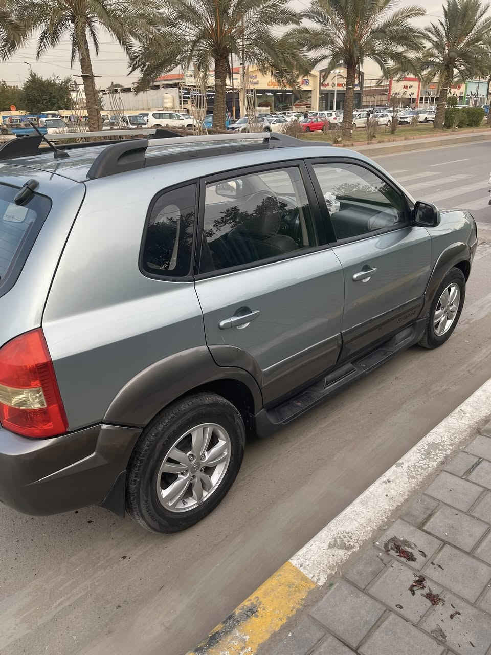 توسان 2009 خليجي بيه جاملغ مبدل بلادي بيه منظومه غاز السياره بصمه شاشه  تخم تاير جديد صدر جديد السياره جاهزه اي نقص مابيه السعر 98$ تحويل وكاله سنويه وهزه جديده (ملاحظه السياره بنيد وقماره بيهن جراد مرشوشات كلير والسونار راح انشره قبل لا ارش البنيد والقماره عنوان بغداد ألشعب هاتف *********** مكلف بنشر الاتصال على هذا الرقم
