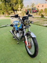 دراجة نارية • ٧٥٠ • خاص