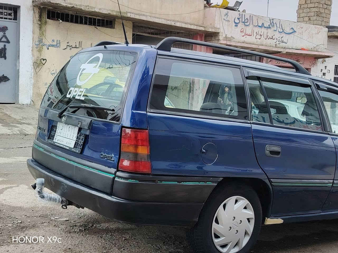 السلام عليكم البيع اوبل استره محرك ١٦ موديل.1993 بدون ضرر بدون صبغ بس السقف ولبوند بدون معجون  محرك بدايت بخار سنويه ٢٩ كاربون بيها طخم تاير جديد طخم نضيف ولباقي كدام العين اسعر ٥٠ وبيها مجال العنوان موصل حي الانتصار ***********
