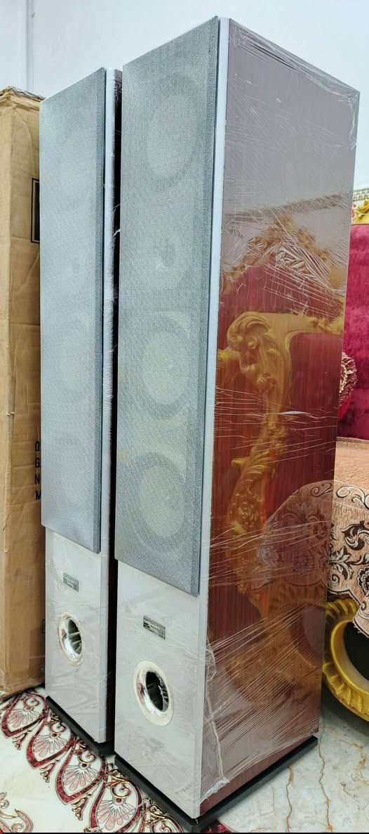 السلام عليكم .
توفر لدينا وجبة سماعات ماركة MAXSKT 
( تاور ) 4 واي . تحتوي علئ ٤ سماعات .نظام ميوزك تحتوي علئ كرت توليف داخلي .
القدرة من ٣٠ الئ ١٥٠ واط .
٤ الئ ٨ اوم ..وزن القطعة ١٤ كيلو .
الارتفاع ١١٢ سم العرض ٢٠ سم .العمق ٣٢ سم .
سماعات عملاقة بصراحة .
 خاصة للمضخمات المسرحية او للمضخمات بصورة عامة او تكدر تستخدمهم للقاعات والمناسبات . صوت وبيز رائع جدا نقي و مجسم 
( متبقي زوج واحد ) .علما ان السماعات جديدة بالكارتون غير مستخدمة واحدة مفتوحة لغرض التوضيح ..للاستفسار او المراسلة موجود خاص او *********** البصرة .موجود توصيل شركة .

