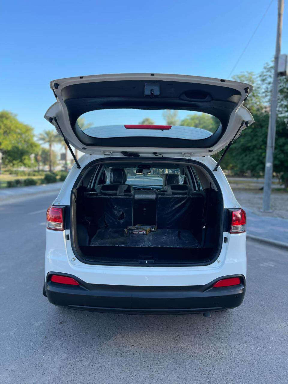 سورنتو 2016 
وارد خليجي (سعر مناسب)
6 سلندر

ماشيه 130
7 راكب
نظام ايكو +Drive
كامره خلفيه 
حساسات خلفيه
شاشه كبيره متصله
تحكم ستيرن جهتين
مقاعد جلد 
تبريد 3 قطع 
ويلكب 19 عنكبوت
ادامه كامله قبل يومين شامله السياره بالكامل

🔴ملاحظة

بيها بعض الاماكن بارد
مرفق معها السونار
السعر : 185$ قابل للتفاوض مجال بسيط

📍موقع السياره بغداد الكرخ

📞*********** 

التواصل واتساب فقط للجاد والمهتم

#بغداد #سورنتو #كيا  #Kia
#iraq #baghdad
#بيع #سيارات بغداد, العراق
