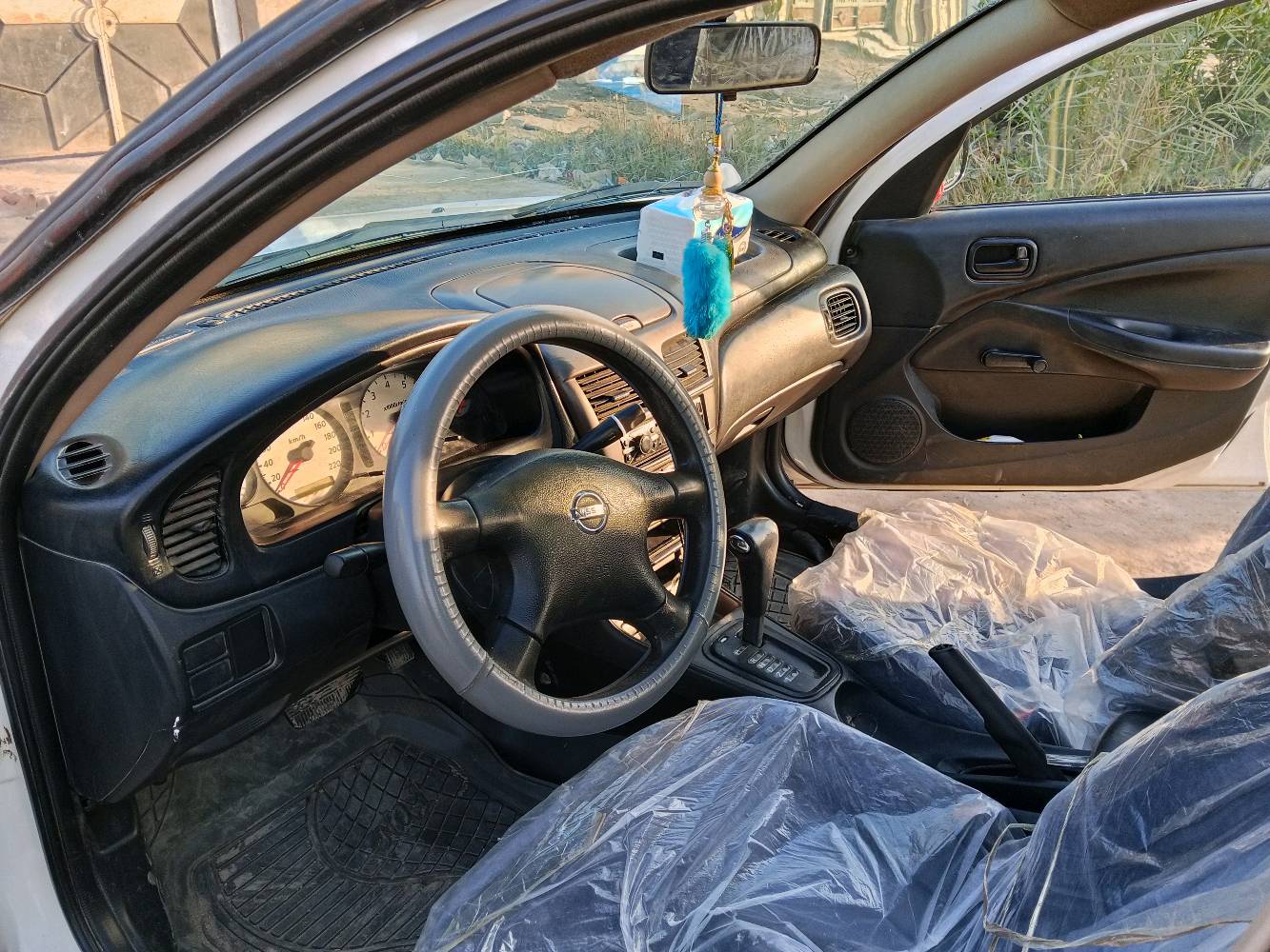 السلام عليكم نيسان سني ياباني موديل 2005
 محرك قبق اسود مكينه بيها تنقيص بدون بخار فقط تنقيص گير اوتماتيك رقم قادسيه مشروع وطني حداديه 80% البدي شوفت عينك بي طخات بسيطه السيارة احلى من الصور السعر 75 وبيها مجال قليل للاستفسار ***********