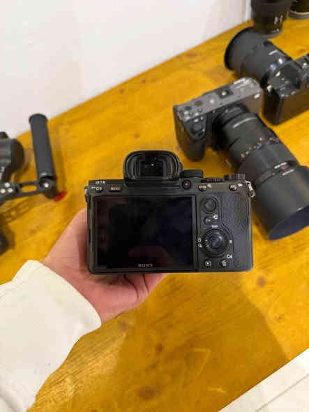 A7 iii 

نضيفة بدون عيوب 
فقط بدي 
بطارية 
ستراب 
شتر ٢٤ك 
0751 3600 767
0774 8888 978 أربيل
