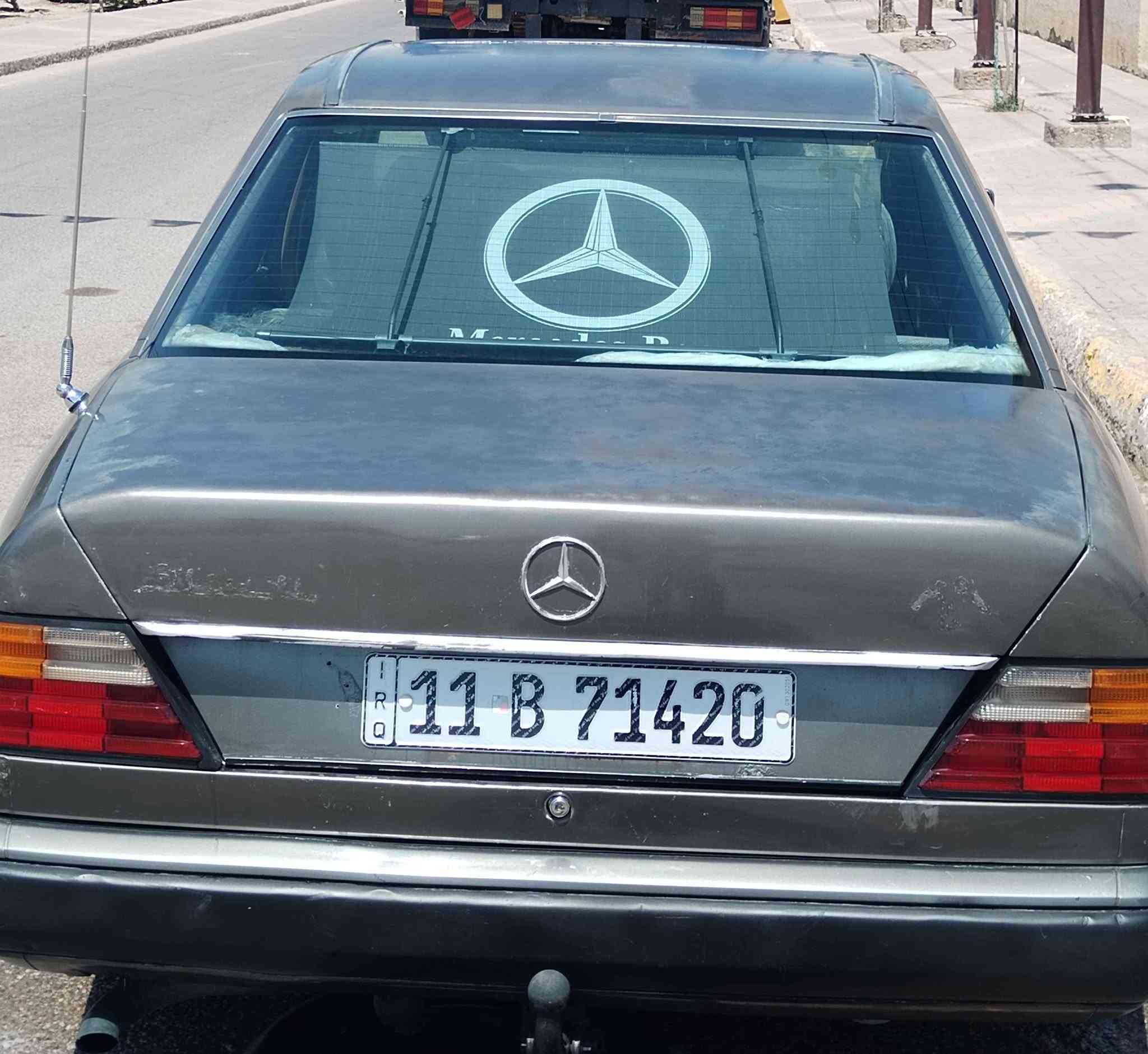 مكينه وكير 2500كفاله
وحداديه تخم تاير
رقم بغداد انكليزي سنويه ل2029
موديل 87
قواعد معمرات 
المكان ذي قار /الرفاعي
للتواصل ***********
السعر 47وبيها مجال Singapore

