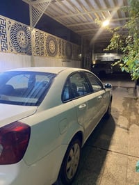 أوبترا موديل١١ السياره خليجيه كفاله من عده الطخه الموضحه وعلى حطته بقي...