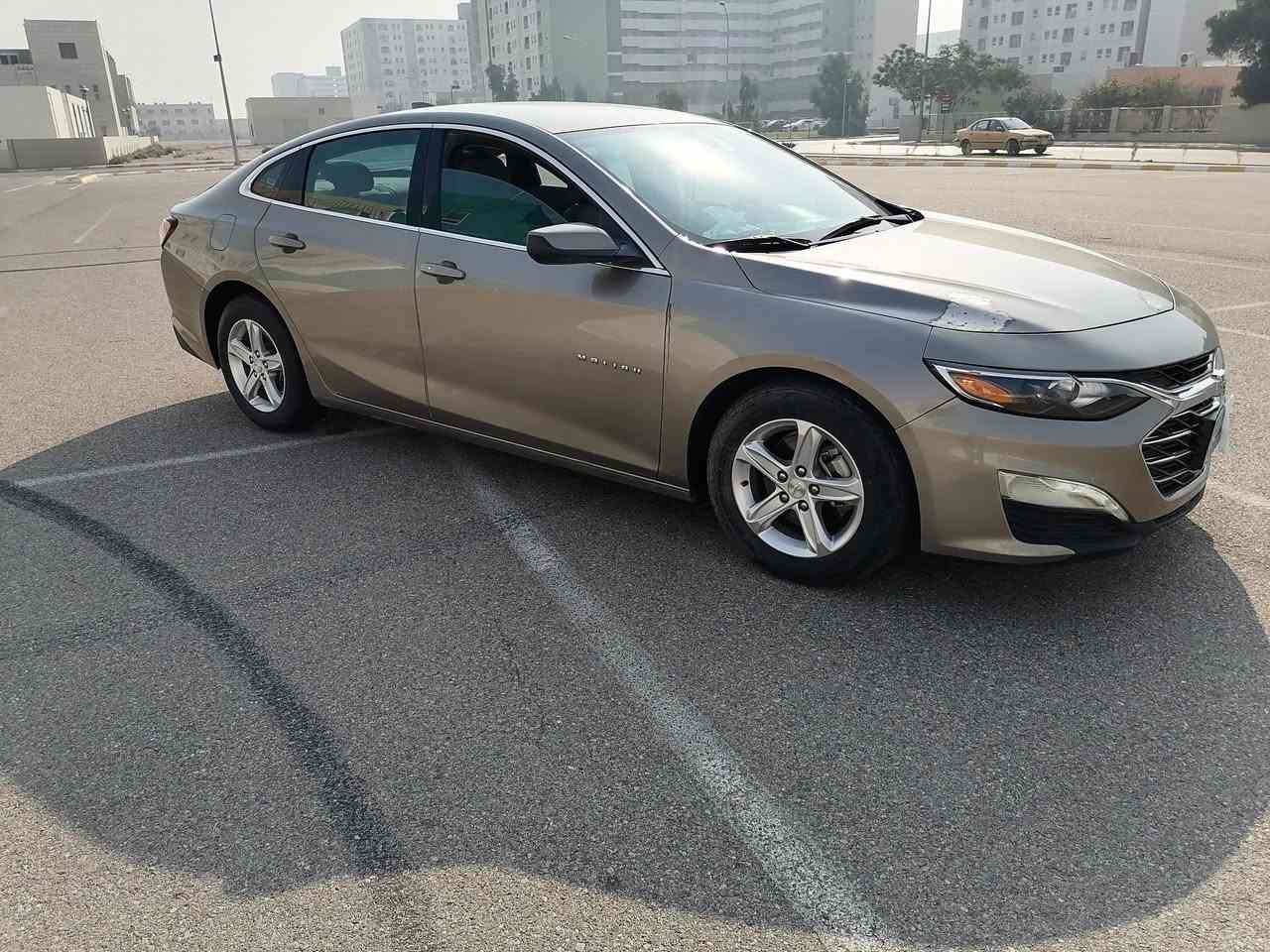 السلام عليكم شباب 
شيفروليت ماليبو LT
 موديل 2022 دخول شهر 4 سنة 2024  
لون ذهبي
رقم بغداد الجديد  معوقين بأسمي 
مواصفات السيارة
شاشة / كامرة / بصمة تشغيل وبصمة ابواب / تحكم ستيرن / جام اوتو / اوتو ستوب / حساس تاير / شاشة اعطال / تبريد قطعتين 

حادث السيارة خشم بنيد وجاملق الأيمن بارد فقط 
صور الحادث بالمنشور 
السيارة ماشية 137 كيلو وقابلة للزيادة 
كاملة وجاهزة لاخر حباية مابيها نقص اي شي 
مكاني مجمع بسماية السكني 

سعر السيارة 130 ورقة وبيها مجال
***********
