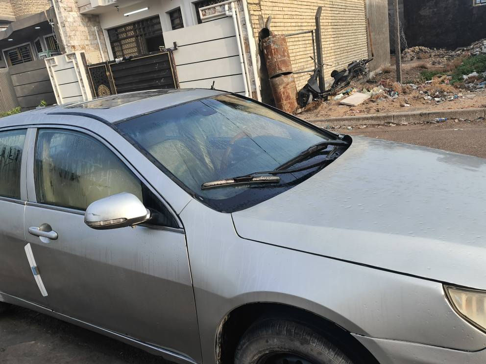 سياره بي واي دي اف 6 BYDF6 2012وبيها صبغ حزام ومواصفاته شاشه سلايت روم  وبلجكتر زنون وعيون الشيطان مكينه 2000 الكير الثاني يفلت يراد له السفره وطوبه يكلف شغلته 175 عاملت عليها بساحه الطيران  بها نواقص بالكماليات مثل غلاف دقم يده الباب مال سائق ومال عبري مال عبري موجوده بس بيها كسر خفيف ومسويها ومال سائق ما موجوده لازم تجيبها من تفصيخ او تدورها بالسنك مواصفات السياره من الشركه محركات بنزين: 4 سلندر، بسعة 2.0 لتر القوة: تصل إلى 140 حصان عزم الدوران: حوالي 186 نيوتن متر الطول: 4846 ملم العرض: 1822 ملم قاعدة العجلات: 2740 ملم الارتفاع: 1465 ملم مقاعد جلدية
السعر 45وبيها مجال الرقم *********** بغداد, العراق
