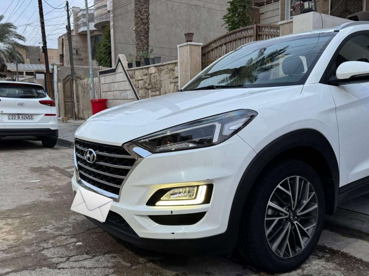 السلام عليكم 

توسان 2020 خليجي كوري شركة كاصد 
السيارة كفاله عامه بدون صبغ او تعديل جديدة حيل وأحلى من الصور 

المواصفات 

شاشة 
كامرا 
بصمه 
شاحن وايرليس 
تحكمات ستيرن 
مثبت سرعة 
لايت عدسات 
تبريد قطعتين 

وباقي مواصفات التوسان المعروفه رقم انجليزي جديد بأسمي 

مكان السياره / بغداد 
السعر / 220$ ومجال 

للاتصال 
***********
***********
