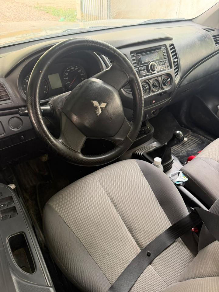 ميسبوشي L200 
2023الموديل 
وارد كويت 
رقم بغداد جديد 
مكان السياره بغداد 
السعر ١٥٥ ورقه
السياره بيهه طخه بلبجم بدون دواخل 
للاتصال ***********
