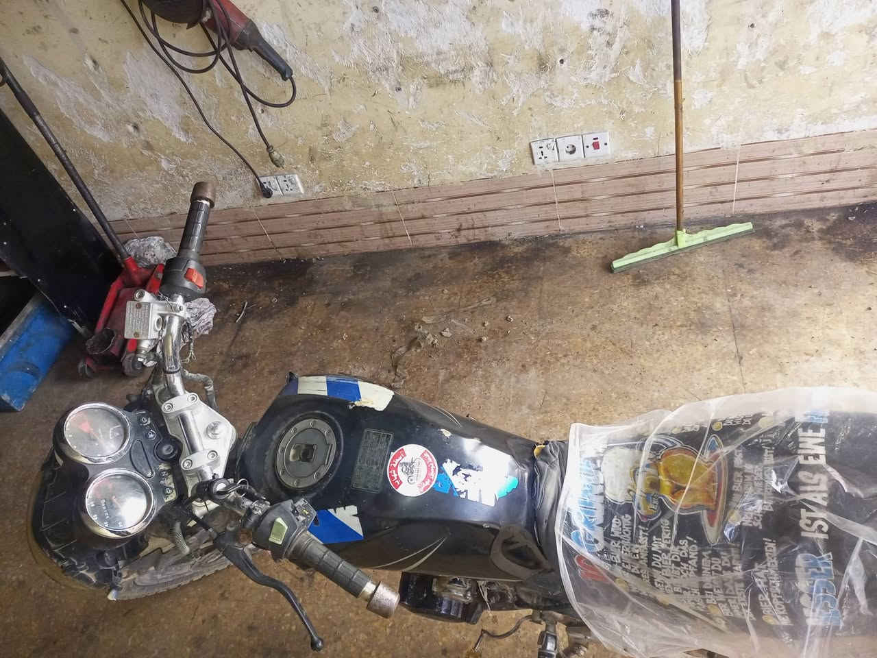 السلام عليكم درجه هيوشه لبيع نكره سلف السعر بلاش 130
وبيه مجال فقط بس الحنفيه تريد تبديل مال بانزين متواجد 
فيس ولي يحب يتصل هاذه رقمي ***********
