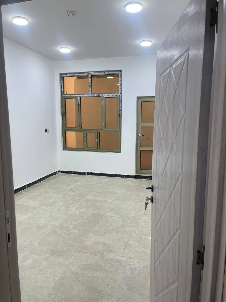 شقة للايجار 

الموقع/المنصور 14رمضان  

المساحه/110م

المواصفات 
طابق ارضي 
2غرف نوم 
حمام
صاله
مطبخ 
منور
مجهز بسخان وسنك ومراوح
بناء حديث ومصبوغه بالكامل 
فقط للعوائل الصغيره 

سعر الأيجار/950,000
قابل للتفاوض

الواجهة/***********
