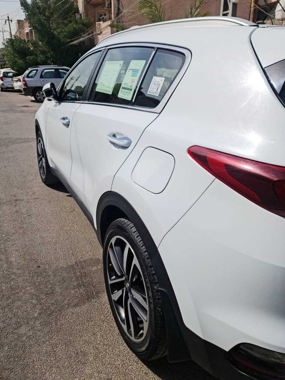 سبورتج خليجي موديل 2020 للبيع
محرك 2000 دوش
ماشية 73 الف
لون ابيض وداخل حمصي
تخم تاير جديد 
شاشة أصلية 
اريل نفكيشن 
كامرة بلادية 
حساس أمامي وخلفي
رقم وسنوية جديدة 
مكفولة من الصبغ عدا شخط بارد بالباب الخلفي موضح بالصورة 
السعر 205 بي مجال قليل 
بغداد الشعب حي التجار *********** اسامة
