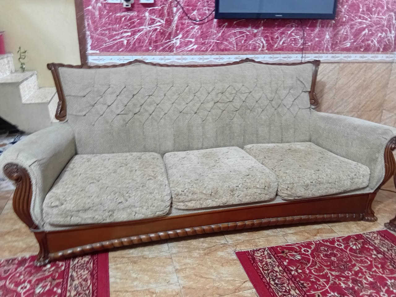 السلام عليكم تخم ٩ مقاعد نوع زان مصري صاج العنوان ابو عظام ممتواجد ع الفيس ***********/السعر ٣٥٠/
