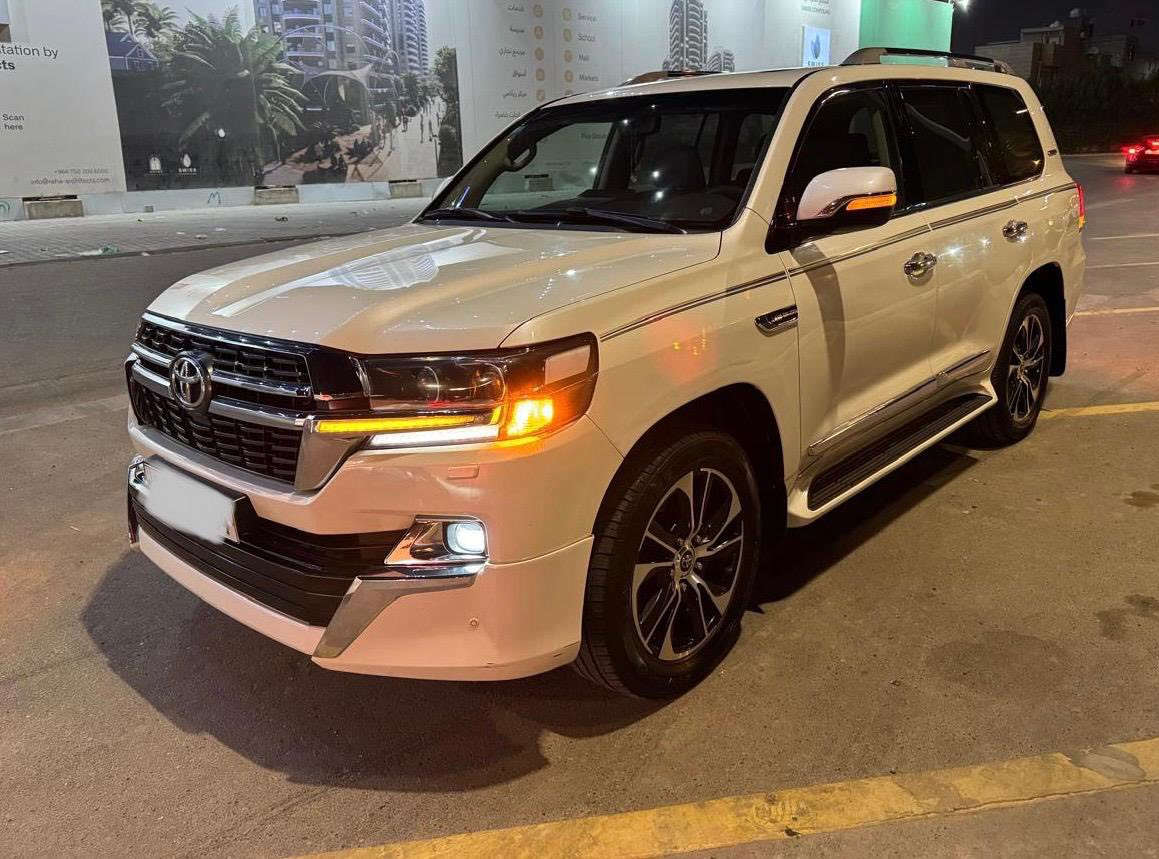 لاندكروز 2021 GXR شركه SAS
فول مواصفات 
خليجي كفاااله عامه من دعاميه للدعاميه 
 
كشنات جلد فتحه ثلاث قطع تبريد صندوق كهرباء كاميرا خلفيه شاشه ابل كار بلي بلوتوث واي فاي خزن ميموري 
مري جانبيه كهرباء فورويل مودات قيادة ثلاجة 
لايتات زنون ليد نهاري كراند تورنك شاشه ليزريه 

رقم بغداد  تحويل مباشر 
السيارة جداً نظيفه  
محرك 6 سلندر 4000 
السعر 566 مكان السيارة الغزاليه ***********
