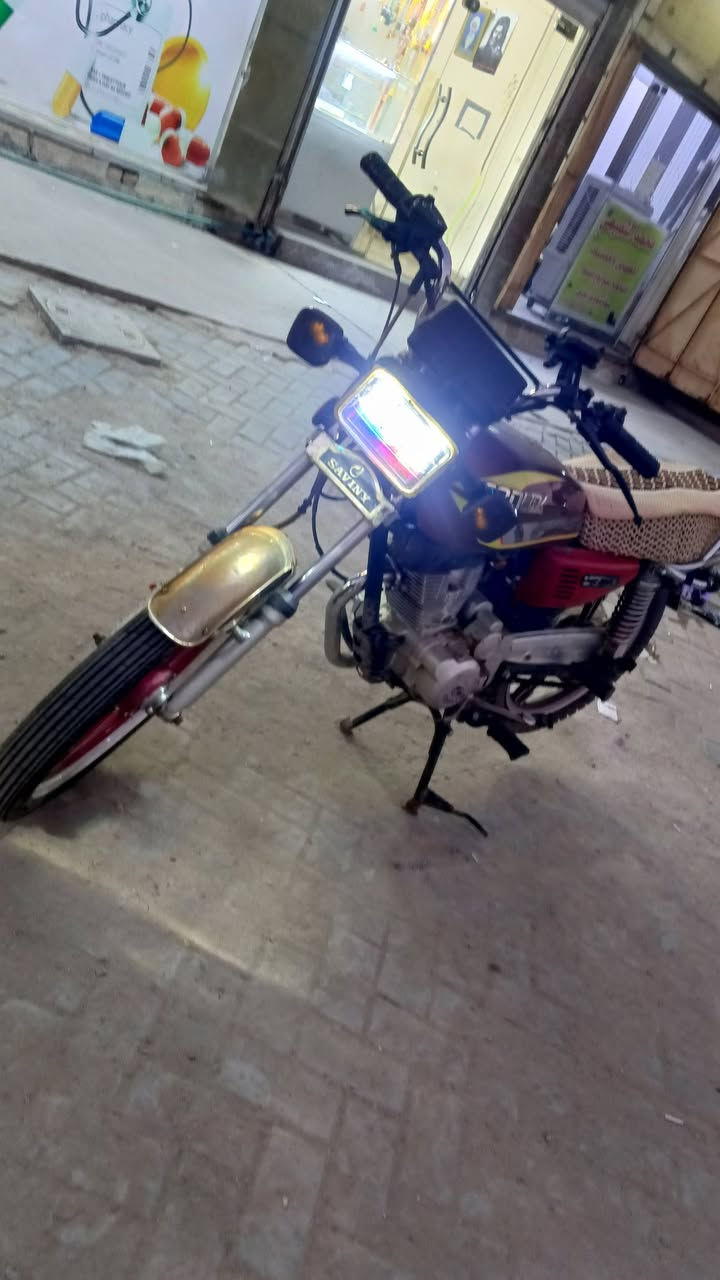 سيفان موديل 23 اوراق
مكينه نظيفه ساعه معدل 
كهربائيات كله شغاله 
بغداد الحسينيه الراشدينه ***********
500 بيه مجال
