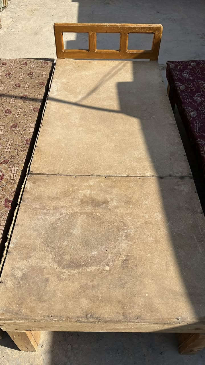 4 جرابي ام النفر للبيع
نضيفات كلش 
*********** رقم الهاتف
