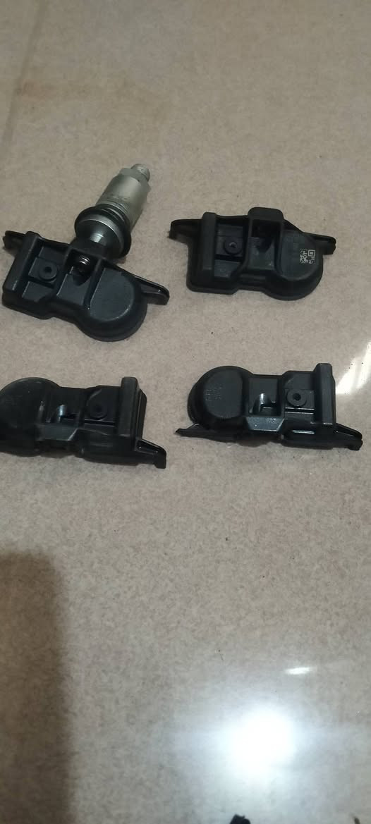 السلام عليكم 
للبيع 
تخم حساس مال كورلا بلادي موديل 20 21 22 
السعر 70
الاتصال ع الرقم ***********
